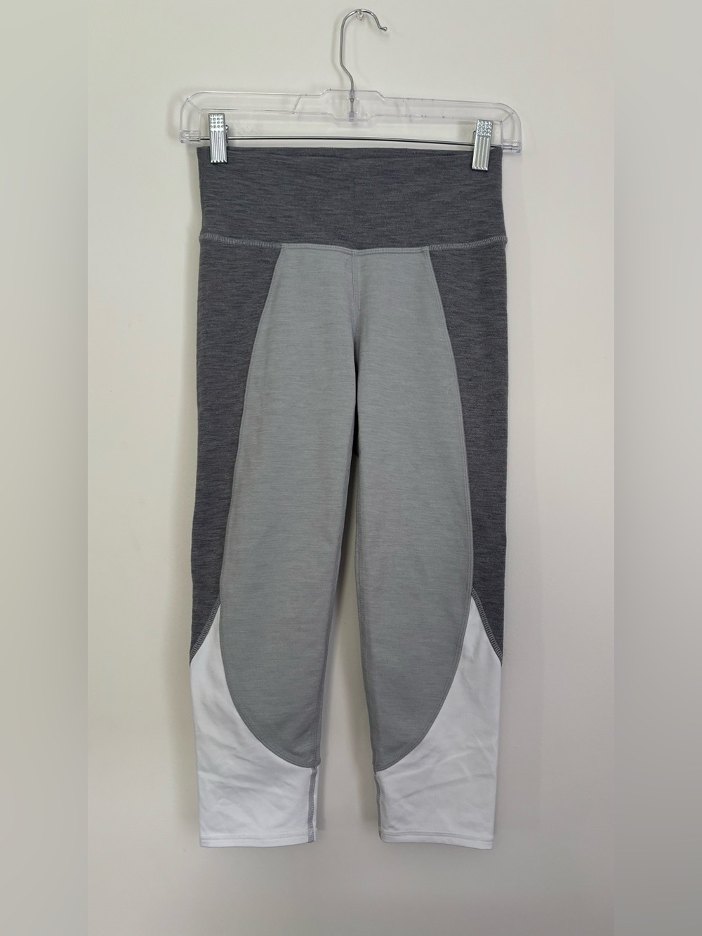 Athleta Light Gray Two-Tone Performance Leggings Capris